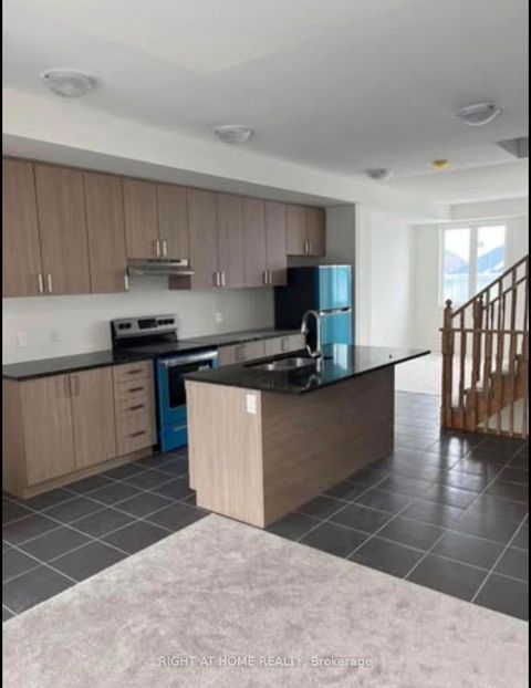 Photo 3 at 14 - 1426 Coral Springs Path, Taunton, Oshawa