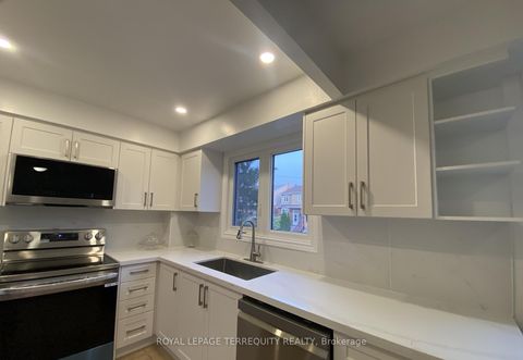 Photo 9 at 28 Festival Drive, Branson, Toronto