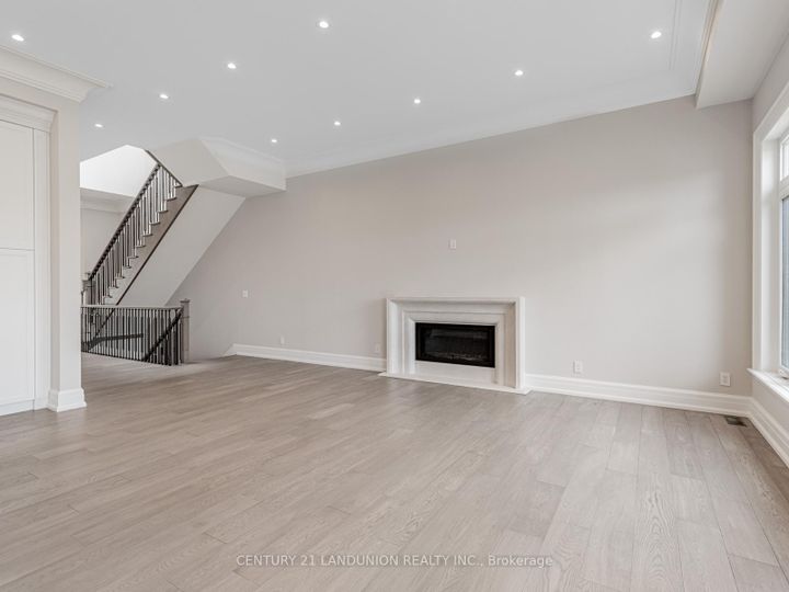 Photo 13 at 36A Elm Grove Avenue, Oak Ridges, Richmond Hill