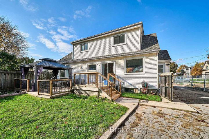 Photo 3 at 17 Eastwood Avenue N, Samac, Oshawa