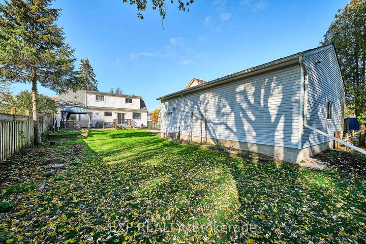 Photo 7 at 17 Eastwood Avenue N, Samac, Oshawa