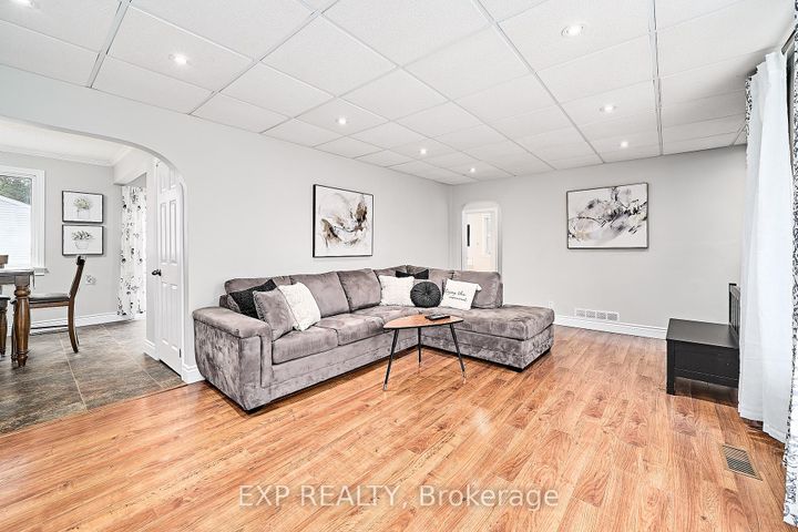 Photo 12 at 17 Eastwood Avenue N, Samac, Oshawa