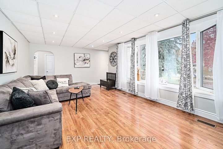 Photo 13 at 17 Eastwood Avenue N, Samac, Oshawa