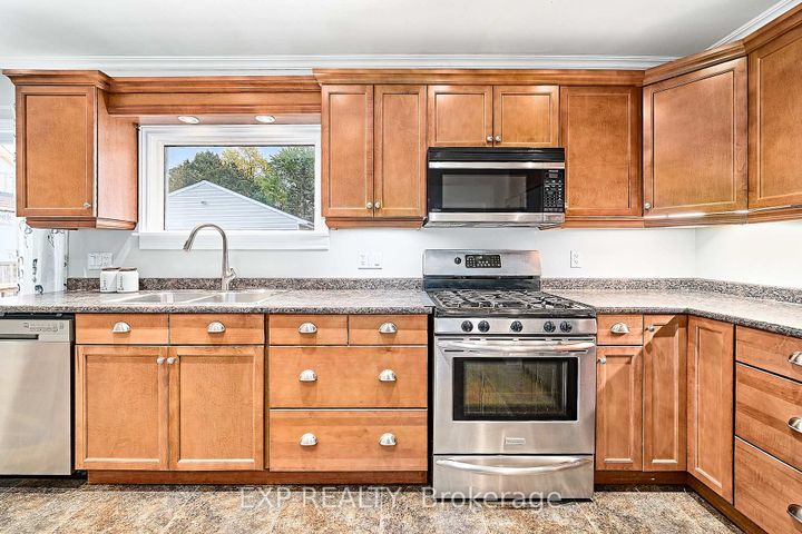 Photo 22 at 17 Eastwood Avenue N, Samac, Oshawa