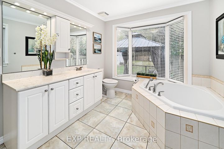 Photo 25 at 17 Eastwood Avenue N, Samac, Oshawa