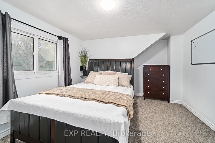 Photo 31 at 17 Eastwood Avenue N, Samac, Oshawa