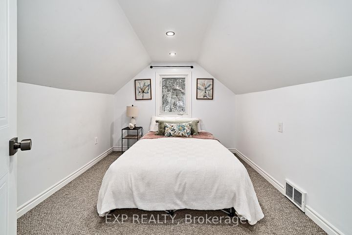 Photo 32 at 17 Eastwood Avenue N, Samac, Oshawa