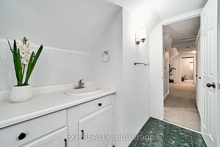 Photo 33 at 17 Eastwood Avenue N, Samac, Oshawa