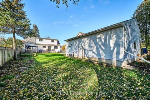 Photo 7 at 17 Eastwood Avenue N, Samac, Oshawa