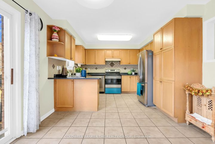 Photo 14 at 49 Seaside Circle, Wellington, Brampton