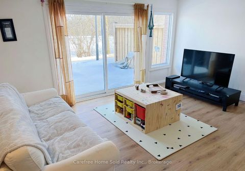 Photo 1 at 207 Milestone Crescent, Aurora Village, Aurora