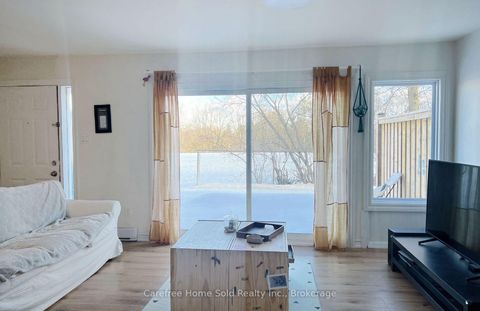 Photo 2 at 207 Milestone Crescent, Aurora Village, Aurora