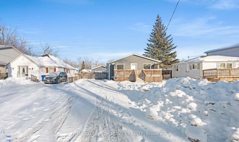 Photo 3 at 320 Pasadena Drive, Keswick South, Georgina