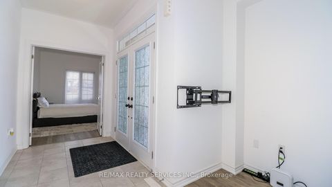 Photo 6 at 1 Harvest Crescent, Shore, Barrie