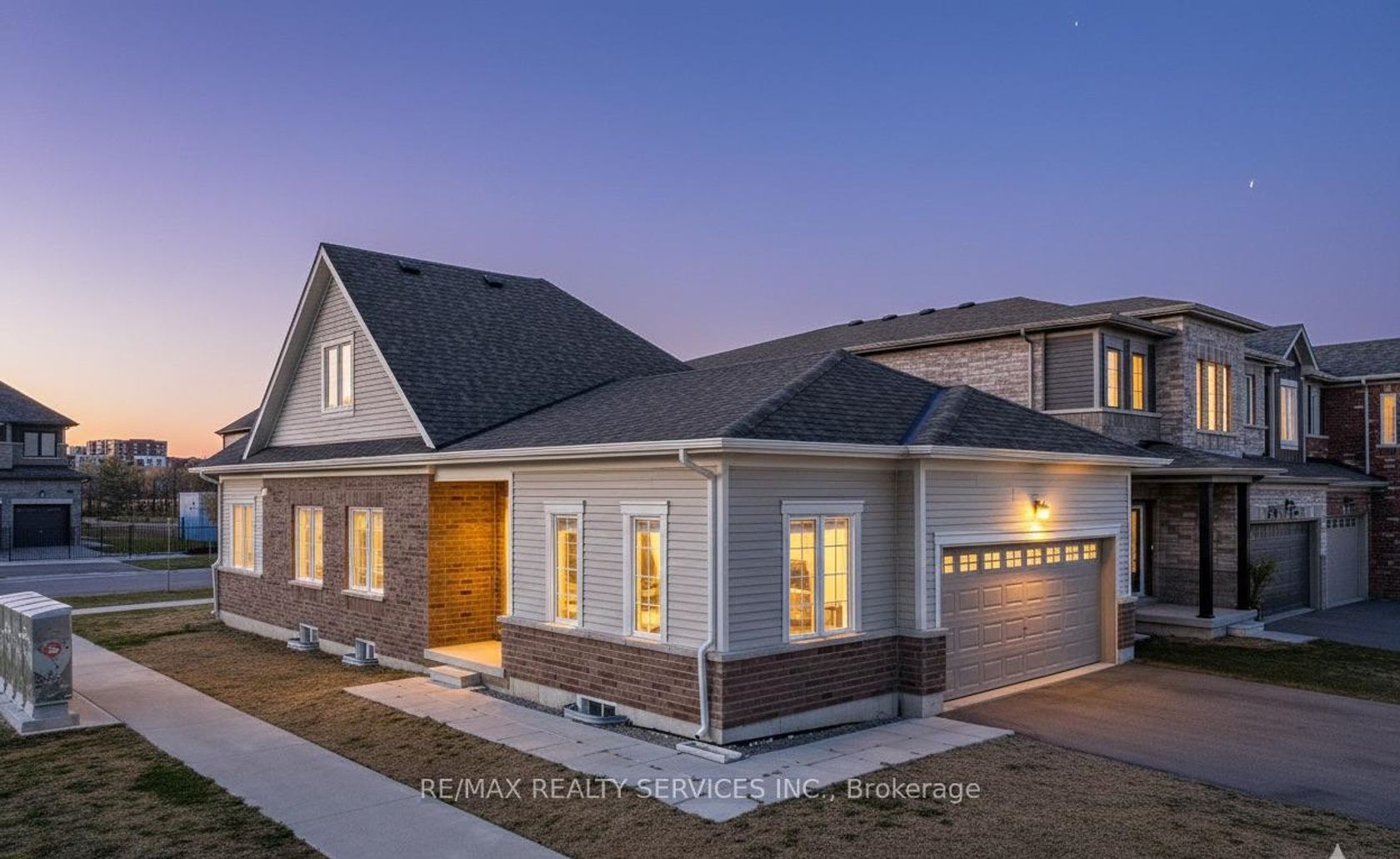 1 Harvest Crescent, Shore, Barrie photo number 2