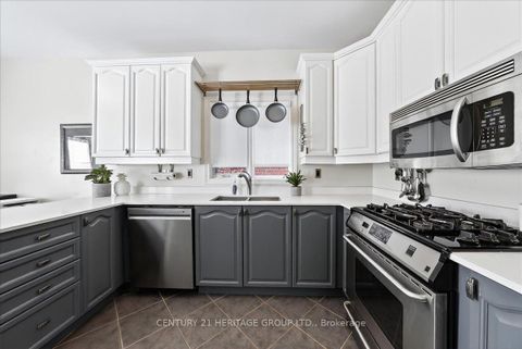 Photo 13 at 350 Hewitt Circle, Summerhill Estates, Newmarket