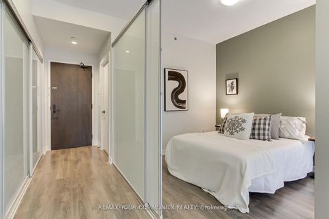 Photo 13 at 1002 - 426 University Avenue, Chinatown, Toronto