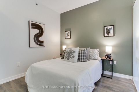 Photo 14 at 1002 - 426 University Avenue, Chinatown, Toronto