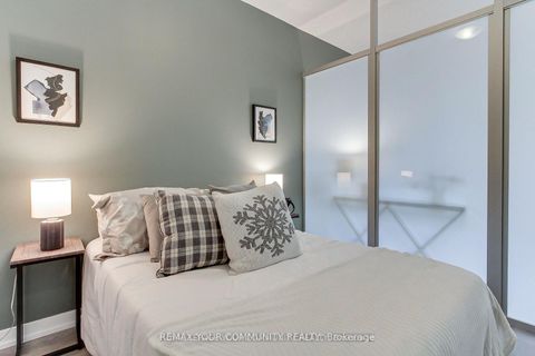 Photo 15 at 1002 - 426 University Avenue, Chinatown, Toronto