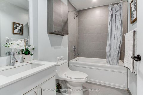 Photo 16 at 1002 - 426 University Avenue, Chinatown, Toronto