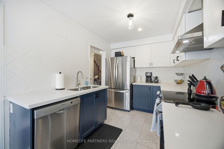 Photo 14 at 82 Orr Drive, Bradford, Bradford West Gwillimbury