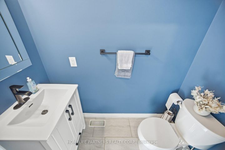 Photo 17 at 82 Orr Drive, Bradford, Bradford West Gwillimbury