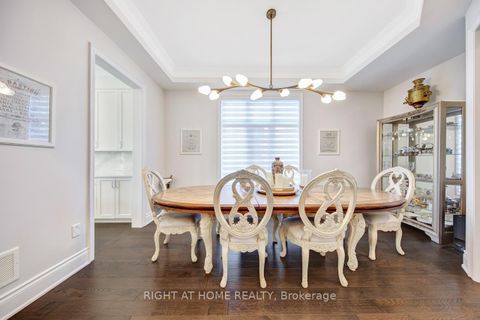 Photo 5 at 38 Menotti Drive, Oak Ridges, Richmond Hill