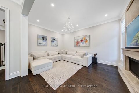 Photo 10 at 38 Menotti Drive, Oak Ridges, Richmond Hill