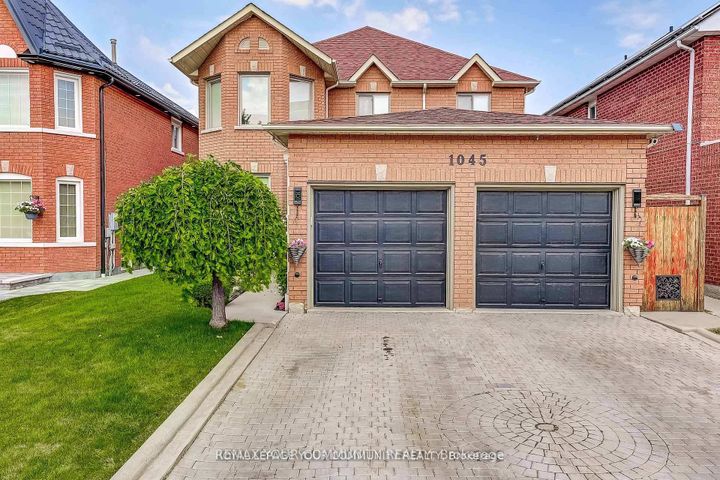 Photo 2 at 1045 Sherwood Mills Boulevard, East Credit, Mississauga