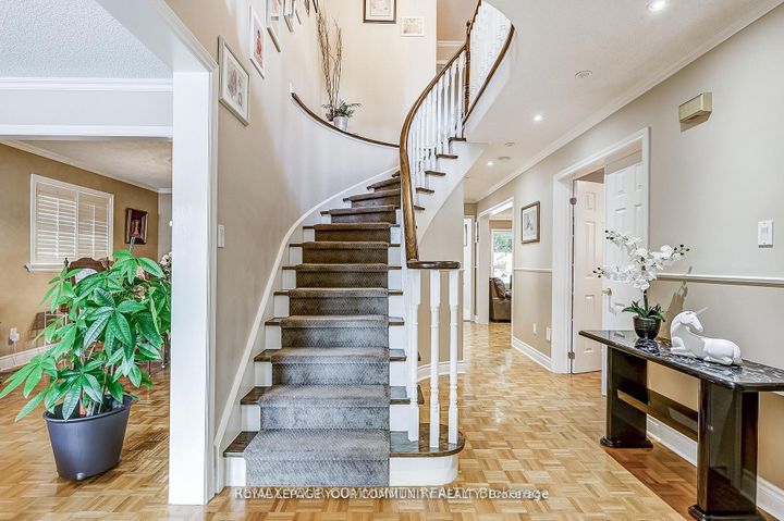 Photo 5 at 1045 Sherwood Mills Boulevard, East Credit, Mississauga