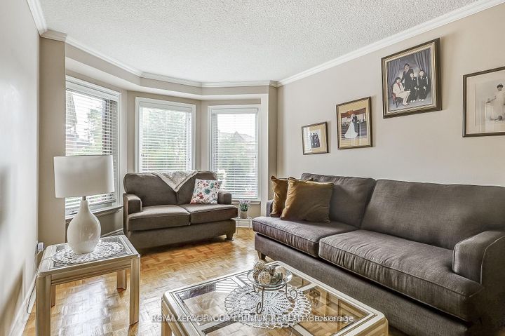 Photo 6 at 1045 Sherwood Mills Boulevard, East Credit, Mississauga