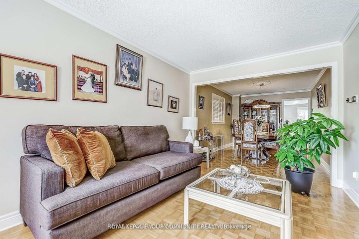 Photo 7 at 1045 Sherwood Mills Boulevard, East Credit, Mississauga