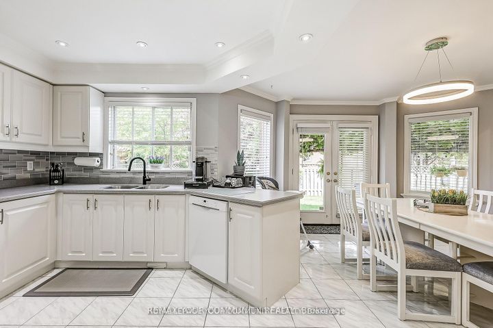 Photo 10 at 1045 Sherwood Mills Boulevard, East Credit, Mississauga