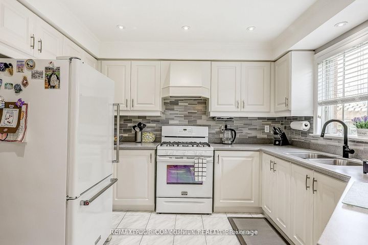 Photo 12 at 1045 Sherwood Mills Boulevard, East Credit, Mississauga