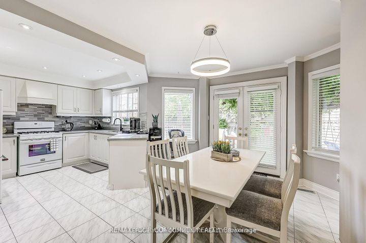 Photo 13 at 1045 Sherwood Mills Boulevard, East Credit, Mississauga