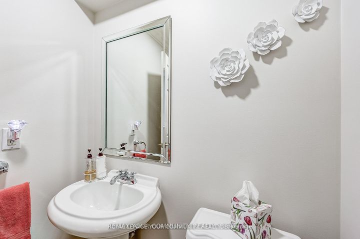 Photo 17 at 1045 Sherwood Mills Boulevard, East Credit, Mississauga