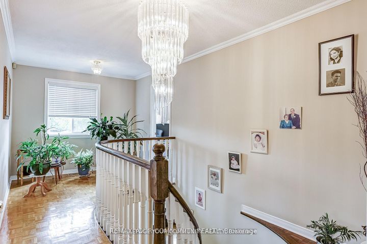 Photo 21 at 1045 Sherwood Mills Boulevard, East Credit, Mississauga