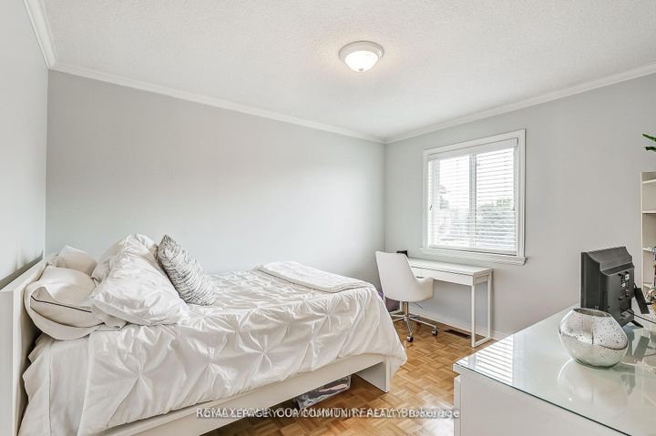 Photo 25 at 1045 Sherwood Mills Boulevard, East Credit, Mississauga