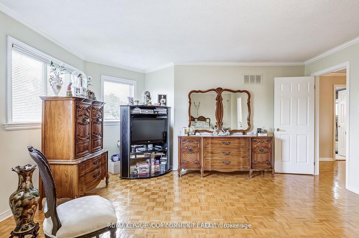 Photo 32 at 1045 Sherwood Mills Boulevard, East Credit, Mississauga