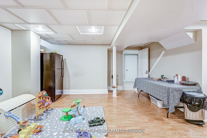 Photo 36 at 1045 Sherwood Mills Boulevard, East Credit, Mississauga