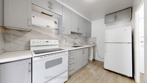 Photo 5 at 126 - 10 Eddystone Avenue, Jane Heights, Toronto