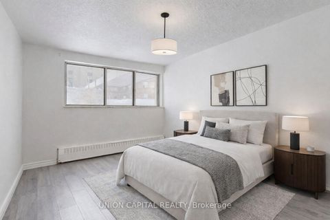 Photo 11 at 126 - 10 Eddystone Avenue, Jane Heights, Toronto