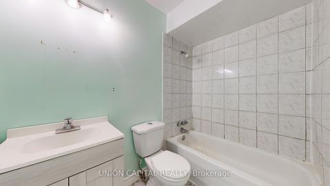 Photo 12 at 126 - 10 Eddystone Avenue, Jane Heights, Toronto