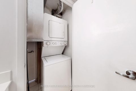 Photo 13 at 124 - 415 Jarvis Street, South St. James Town, Toronto