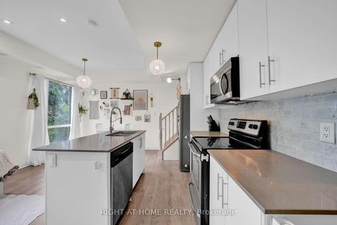 Photo 2 at 312 - 639 Lawrence Avenue W, Lawrence, Toronto