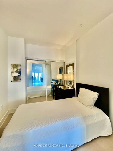 Photo 10 at 3208 - 955 Bay Street, Bay Street Corridor, Toronto