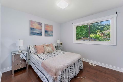 Photo 13 at 608 Mccowan Road, Bendale, Toronto