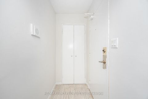 Photo 4 at 403 - 20 Edgecliffe Golfway, Flemingdon Park, Toronto