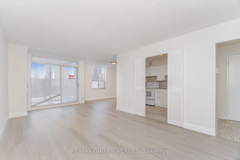 Photo 6 at 403 - 20 Edgecliffe Golfway, Flemingdon Park, Toronto