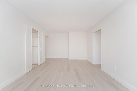 Photo 7 at 403 - 20 Edgecliffe Golfway, Flemingdon Park, Toronto